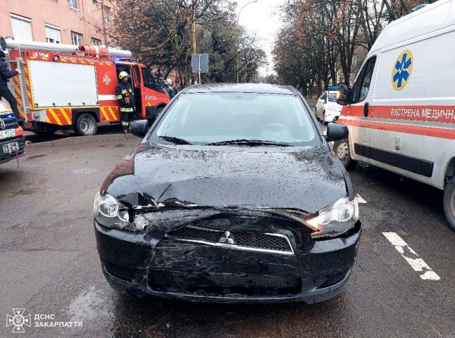 Рятувальники розповіли про аварію, яка трапилась в Ужгороді