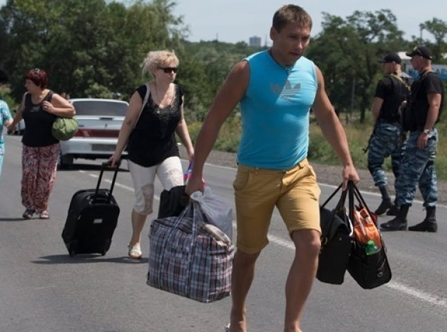 Переселенці з окупованих Криму та Донбасу не хочуть повертатись додому