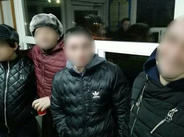 На Воловеччині патрульні затримали чотирьох громадян Грузії, які намагалися перетнути кордон