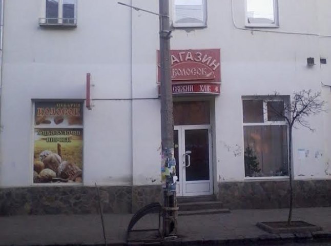 У Мукачеві по вулиці Ілони Зріні в будь-який момент може впасти електроопора (ФОТО)