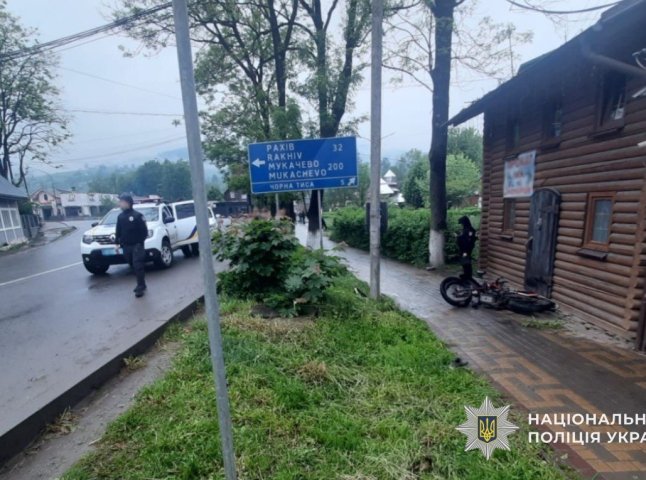 На Закарпатті п’яний 20-річний хлопець влаштував ДТП на мотоциклі: аварія потрапила на відео
