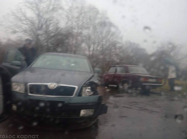 В Ужгороді зіткнулися два автомобілі