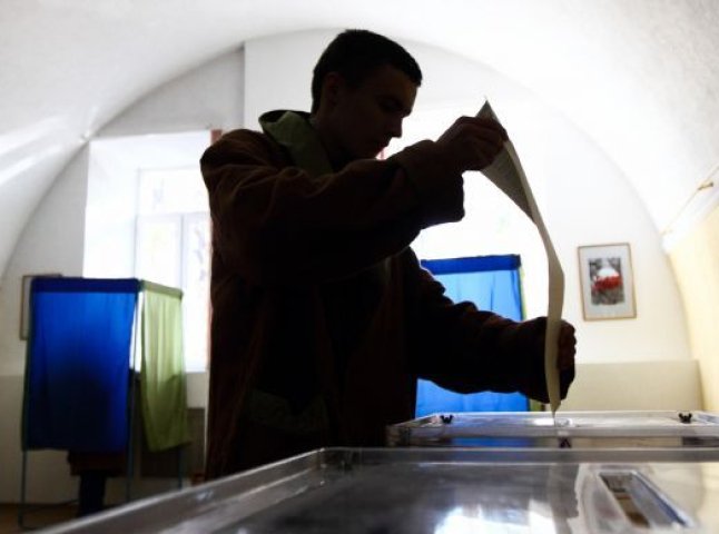 Цікаве із виборів: на десяти мукачівських дільницях першими проголосували заробітчани