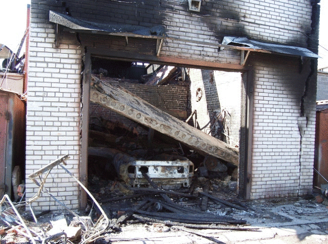На Виноградівщині згорів гараж разом з автомобілем