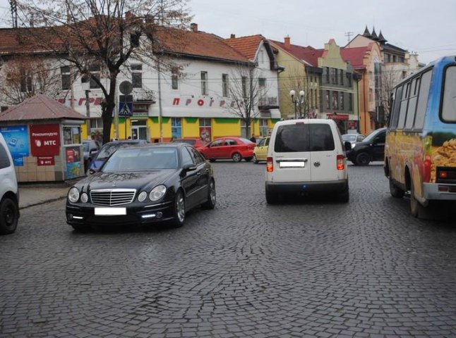 Автомобільний рух на вулиці Пушкіна буде двостороннім до кінця року (ФОТО)
