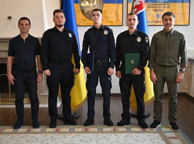 Відзначено поліцейських, які запобігли теракту в школі на Закарпатті