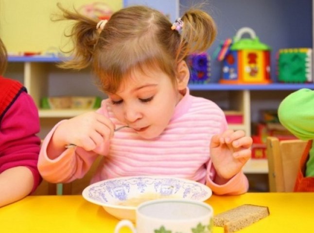 В Ужгороді збільшили грошову норму харчування у дитсадках і дошкільних групах НВК 
