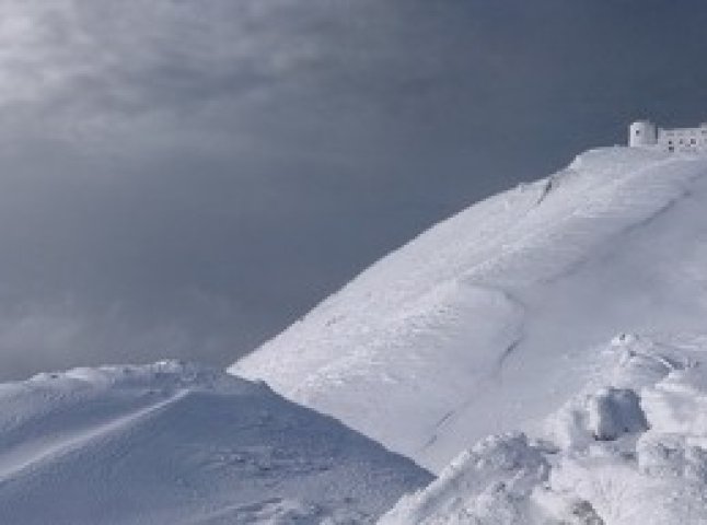 На горі Піп Іван випало півметра снігу