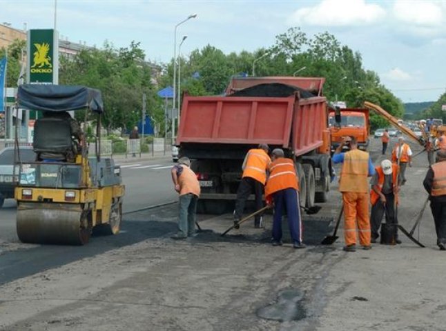 55 мільйонів гривень активно закатують в асфальт