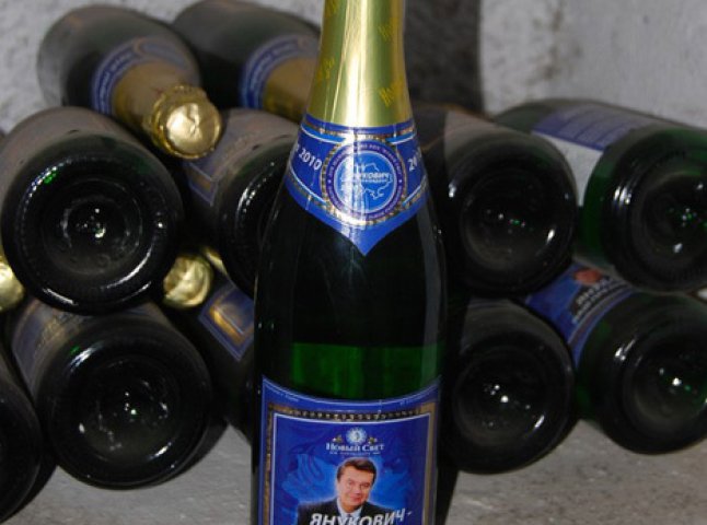 В Криму випустили шампанське з портретом Януковича