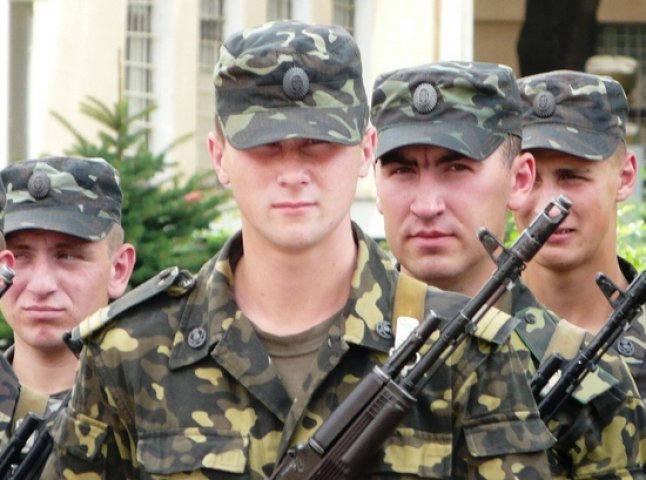 Вони нікого не вбивають, а тільки захищають себе і несуть службу, – полковник Васильцюн про закарпатських військових