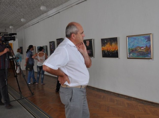 У Мукачеві відкрилась виставка картин до Дня Незалежності України (ФОТОРЕПОРТАЖ)