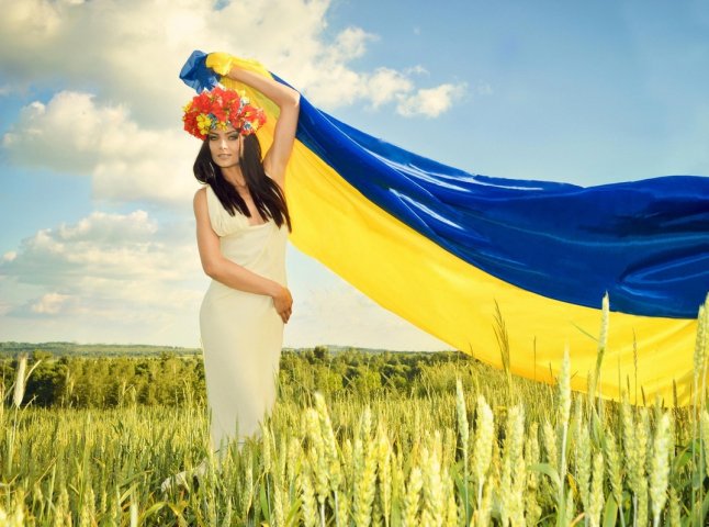 День української жінки замість 8 березня: коли пропонують відзначати свято