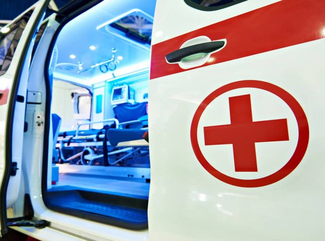 У новорічну ніч на Закарпатті врятували жінку, у якої зупинилось серце