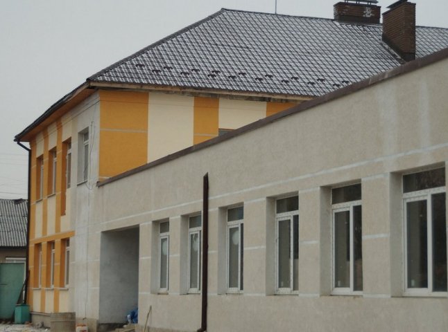 У Мукачеві триває реконструкція будівлі для НВК "Гармонії"