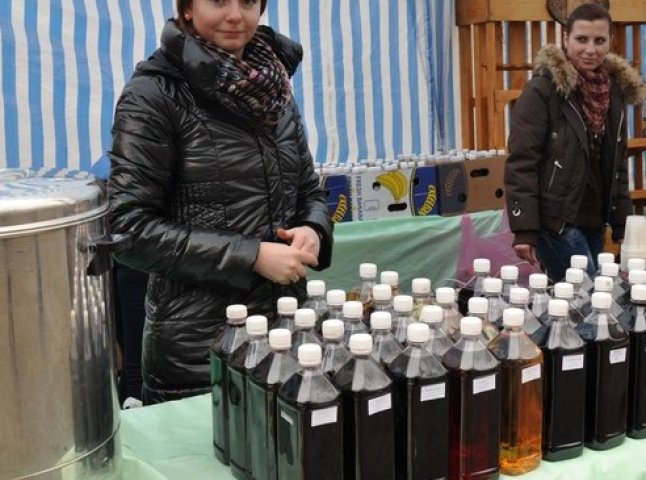 На фестивалі “Червене вино – 2014″ за чотири дні планують продегустувати більше трьох тисяч літрів вина (ВІДЕО)