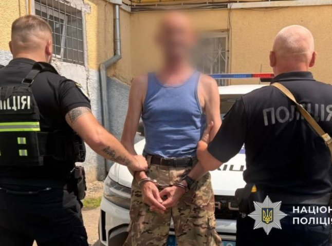 Намагався винести тіло в килимі: на Берегівщині впіймали холоднокровного вбивцю