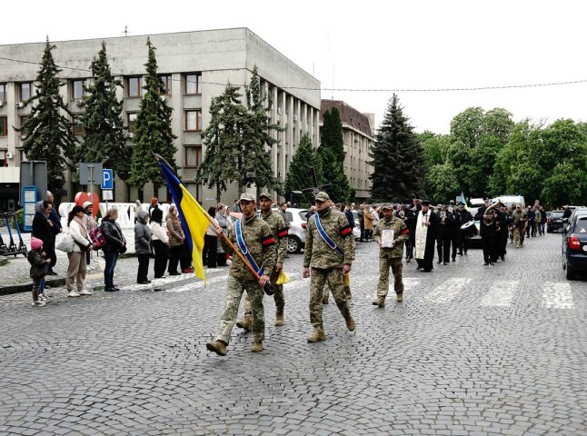 В Ужгороді поховали Героя, який минулого року мобілізувався та пішов захищати Україну