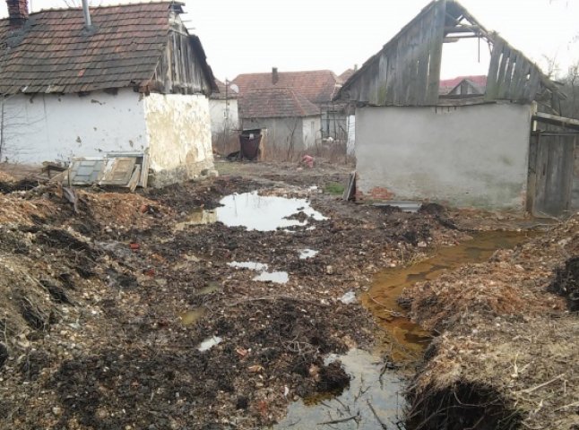 У Клячанові розгорілась суперечка між жителями села через риття котловану для видобутку води