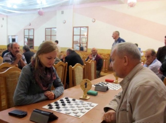 На Хустщині відбувся турнір із шашок (ФОТО)