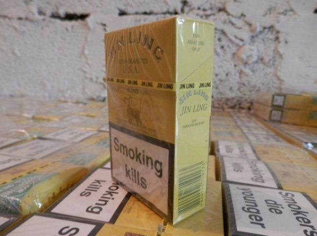 Українець намагався перевезти через Чопську митницю солідну контрабанду цигарок (ФОТО) 