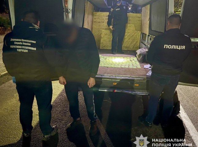Закарпатця підозрюють у нелегальному переправленні людей за кордон
