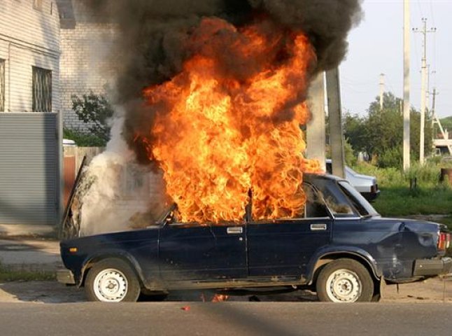 У Хусті під час руху загорівся автомобіль