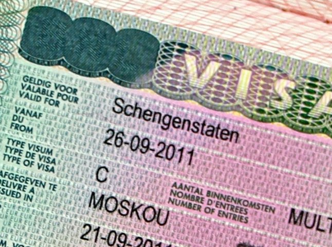 Україна закликає ЄС не видавати шенгенські візи росіянам