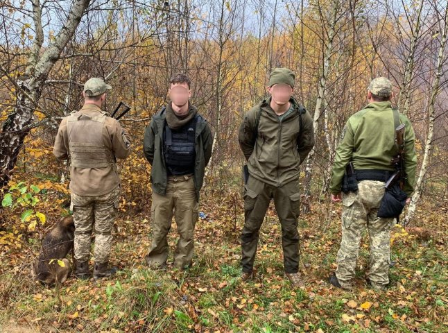 Затримано чоловіків, які блукали в горах 4 доби та мали намір втекти за кордон