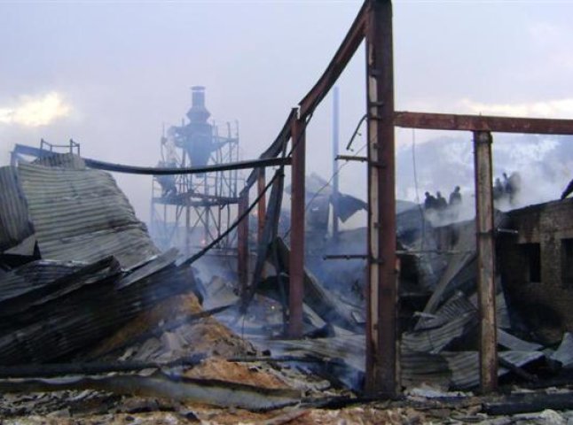 Під час пожежі на деревообробному підприємстві травмувався охоронець (ФОТО)