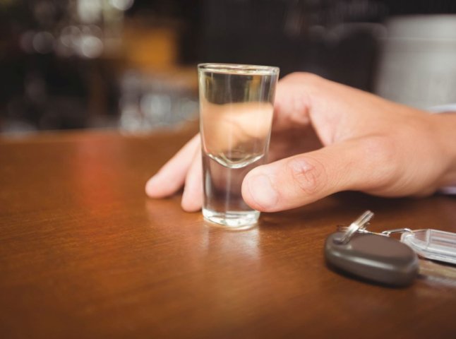 На Мукачівщині нетверезий водій влетів у вантажівку