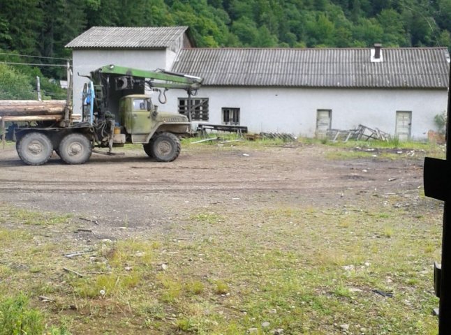 Продається майновий комплекс в с. Усть-Чорна