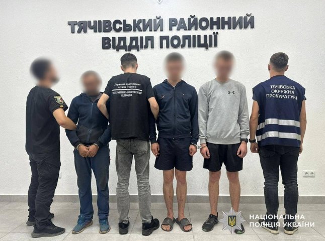 Троє закарпатців організували схему втечі чоловіків в інші країни Троє закарпатців організували схему втечі чоловіків в інші країни