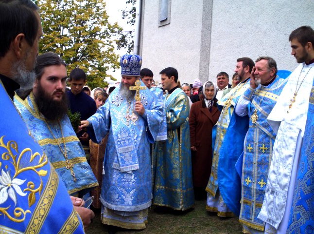 Владика Феодор минулими вихідними відправив службу в Лохові