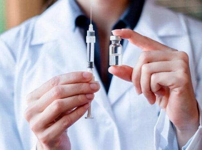 Коли вакцина від COVID з’явиться в аптеках: відповідь МОЗу
