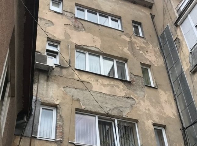 Мешканці однієї із багатоповерхівок Мукачева волають про допомогу