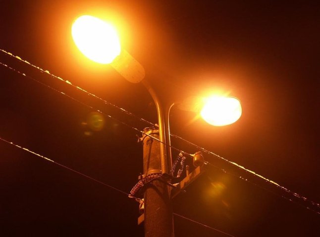 На кількох вулицях Ужгорода відновлюватимуть вуличне освітлення