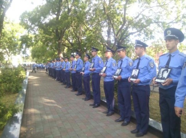 На Православній Набережній в Ужгороді віддали шану загиблим правоохоронцям