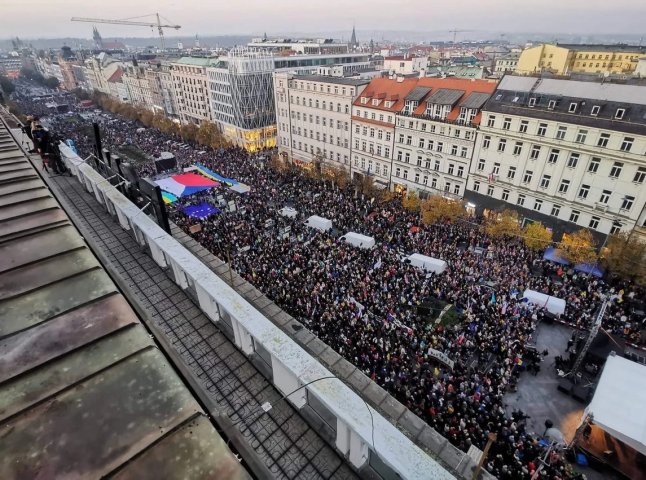 У Чехії десятки тисяч людей зібралися на мітинг заради підтримки України