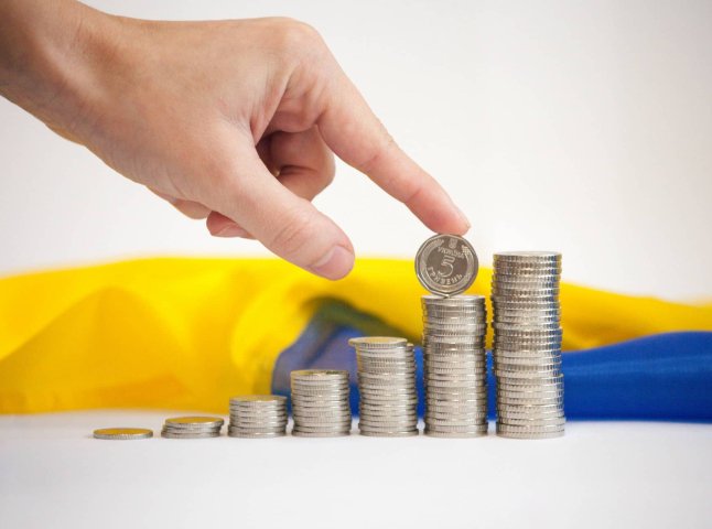 Кому прийде 13-та зарплата в кінці цього року та в якій сумі