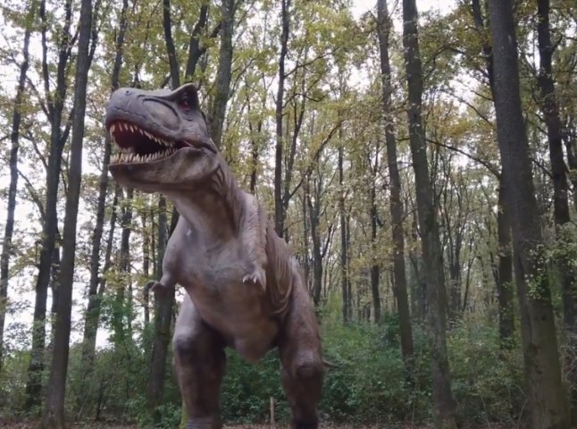 Як виглядають динозаври у "DinoPark Берегово": опубліковано відео