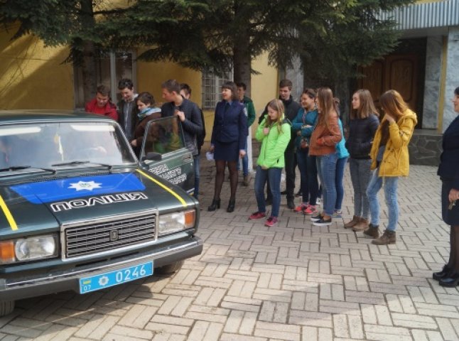 Іршавські школярі відвідали місцевий відділ поліції