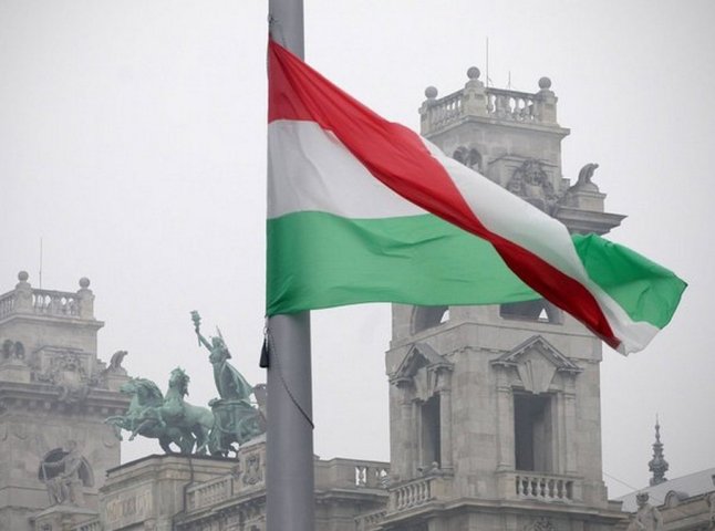 Угорщина вирішила не блокувати санкції ЄС проти росії