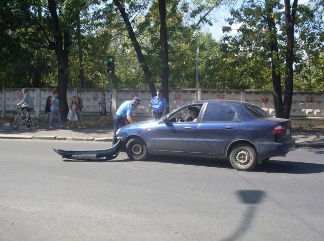 В Ужгороді зіткнулись легковик "Дейво" та мікроавтобус "Мерседес"