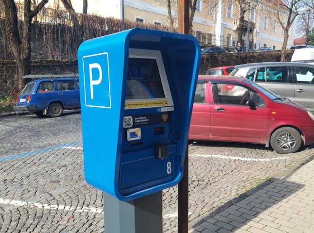 Через відключення електрики, в Ужгороді просять платити за паркування через застосунок