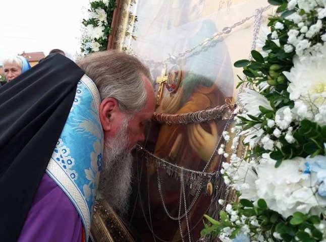 До Ужгорода прибула чудотворна ікона Божої Матері
