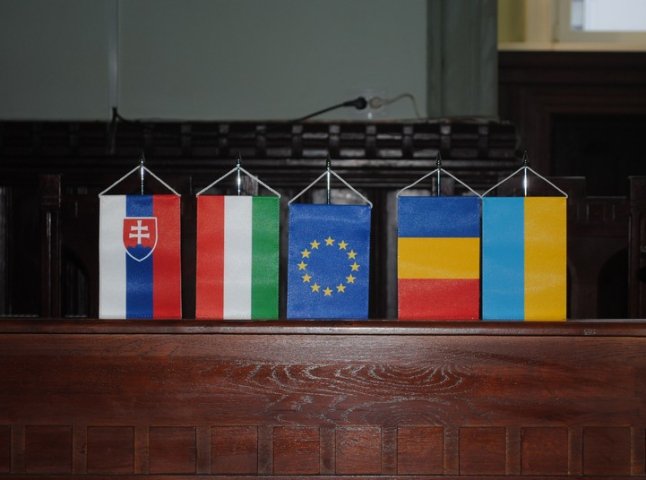 У Мукачеві відбувся круглий стіл на тему "Сталий розвиток Карпатського Єврорегіону" (ФОТО)