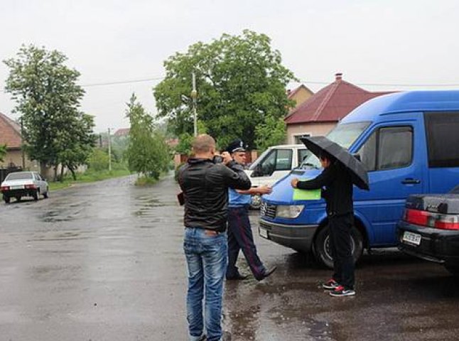 Правоохоронці області спільно з активістами перевіряли законність роботи автоперевізників (ФОТО)