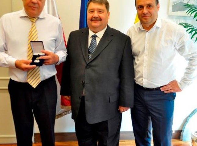 Генеральний консул Угорщини отримав найвищу крайову нагороду "За розвиток Закарпаття" 