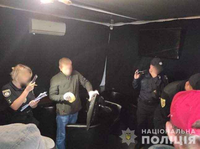 У кілька закладів Ужгорода і Мукачева навідалась поліція